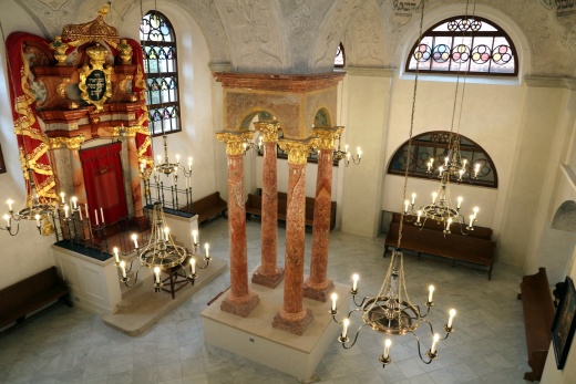 Interiér synagogy