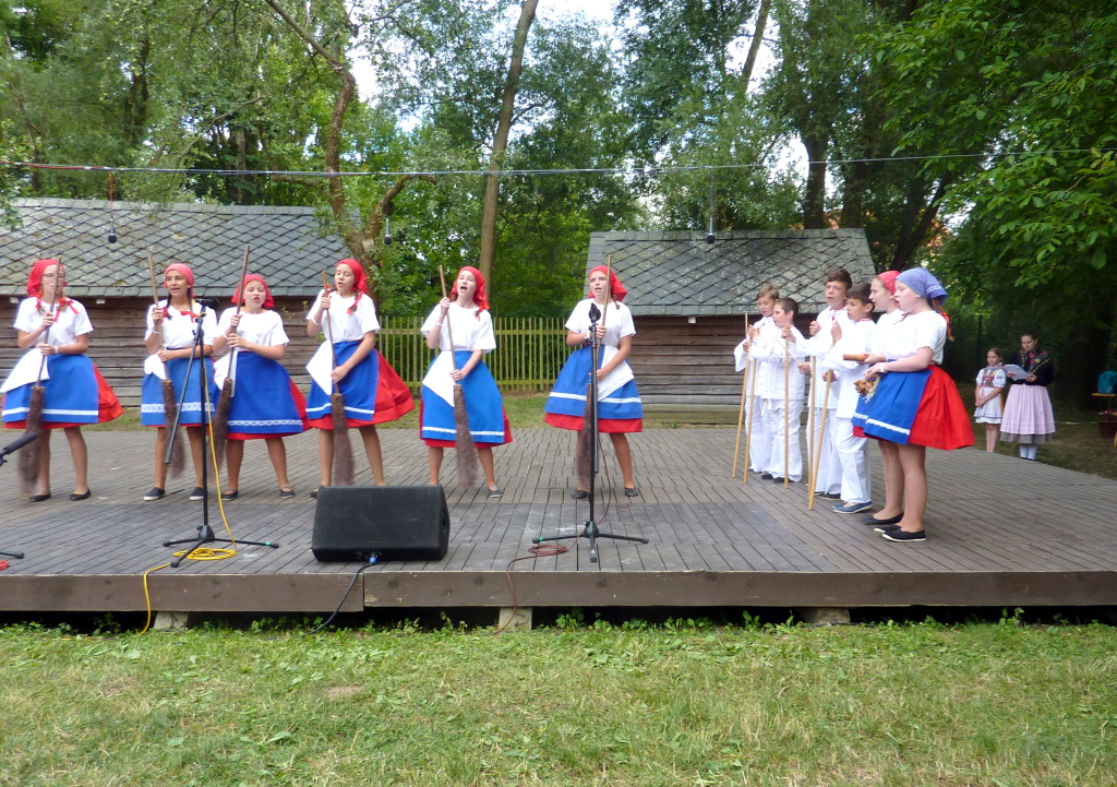 Kordulka a její pásmo Nechcú s nama tancovat na strážnických slavnostech, r. 2018