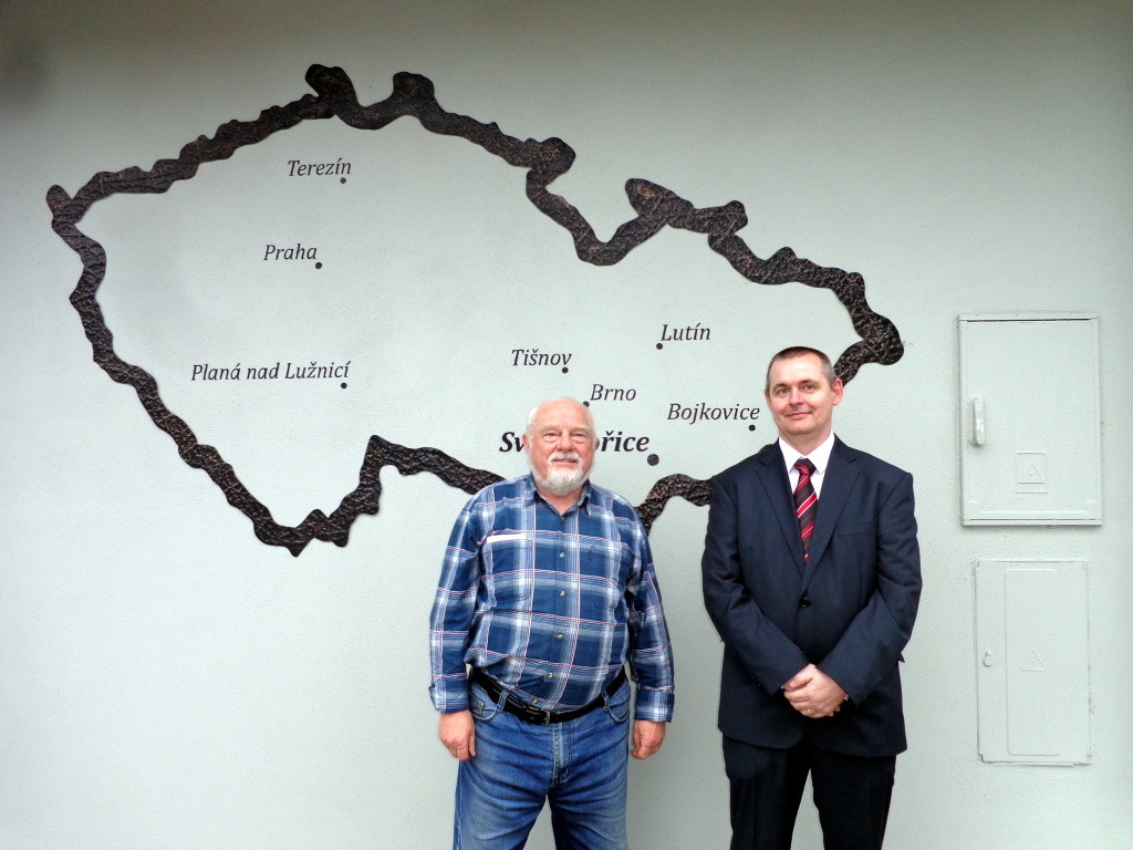 Odborný poradce tvůrců výstavy JUDr. Jan Kux (vlevo) a vedoucí týmu prof. PhDr. Pavol Tišliar, Ph.D.