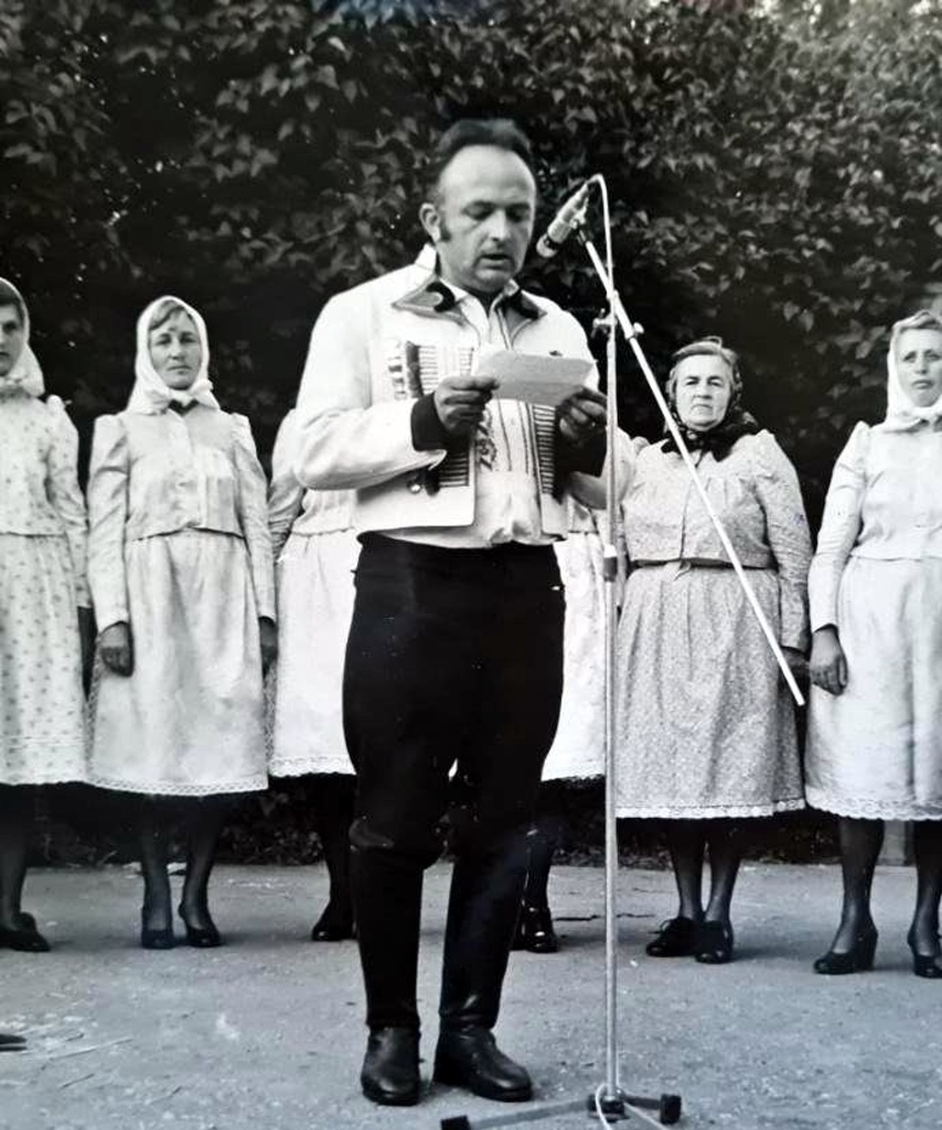 Karel Borovička při zahájení folklorního festivalu Kraj beze stínu, r. 1978