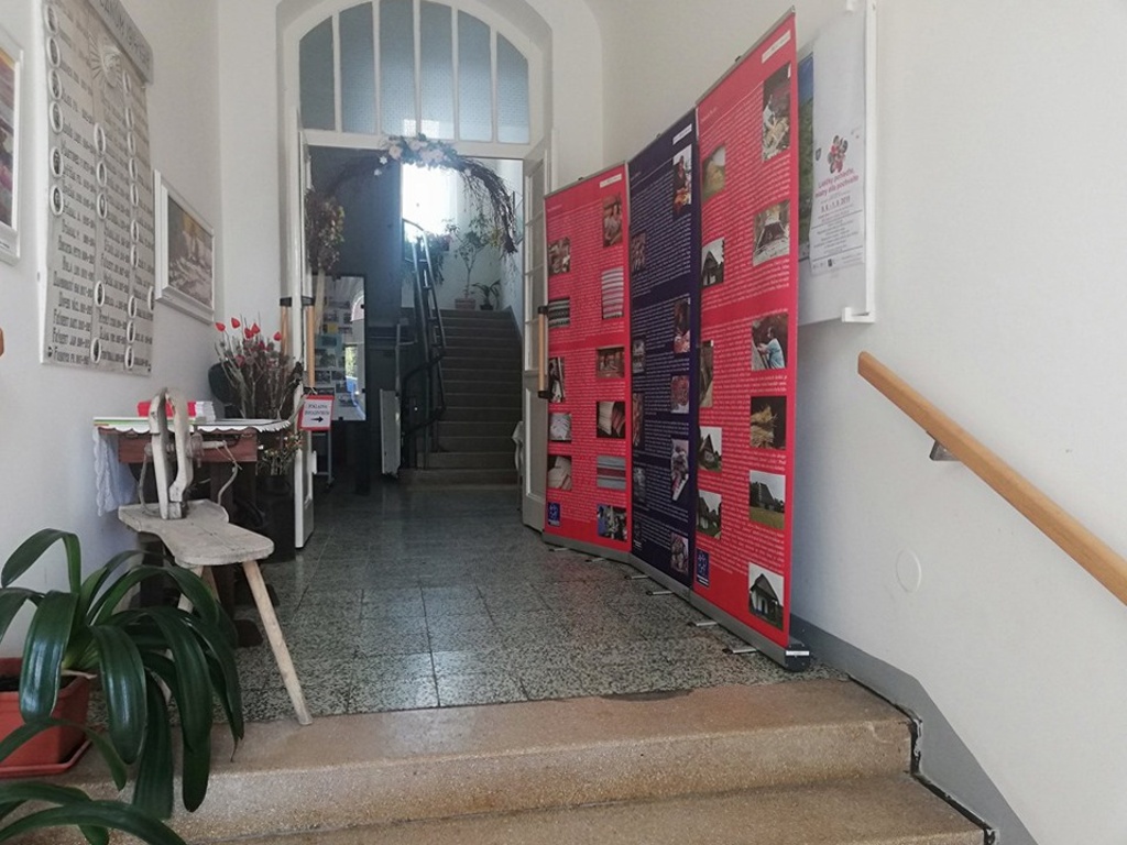 Putovní výstava Vlastivědného muzea v Kyjově s názvem Lidičky pohleďte, mistry díla pochvalte se dostala i do muzea v Kobylí, r. 2019