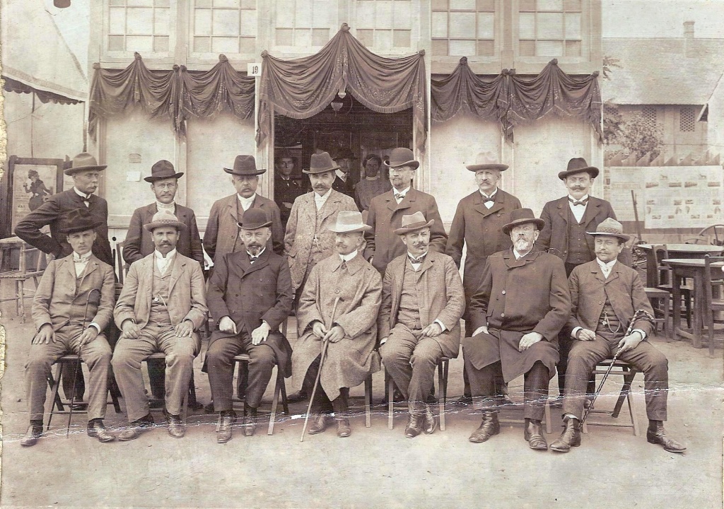 Výbor Slovenské výstavy (F. Hess sedící 3. zprava), r. 1905